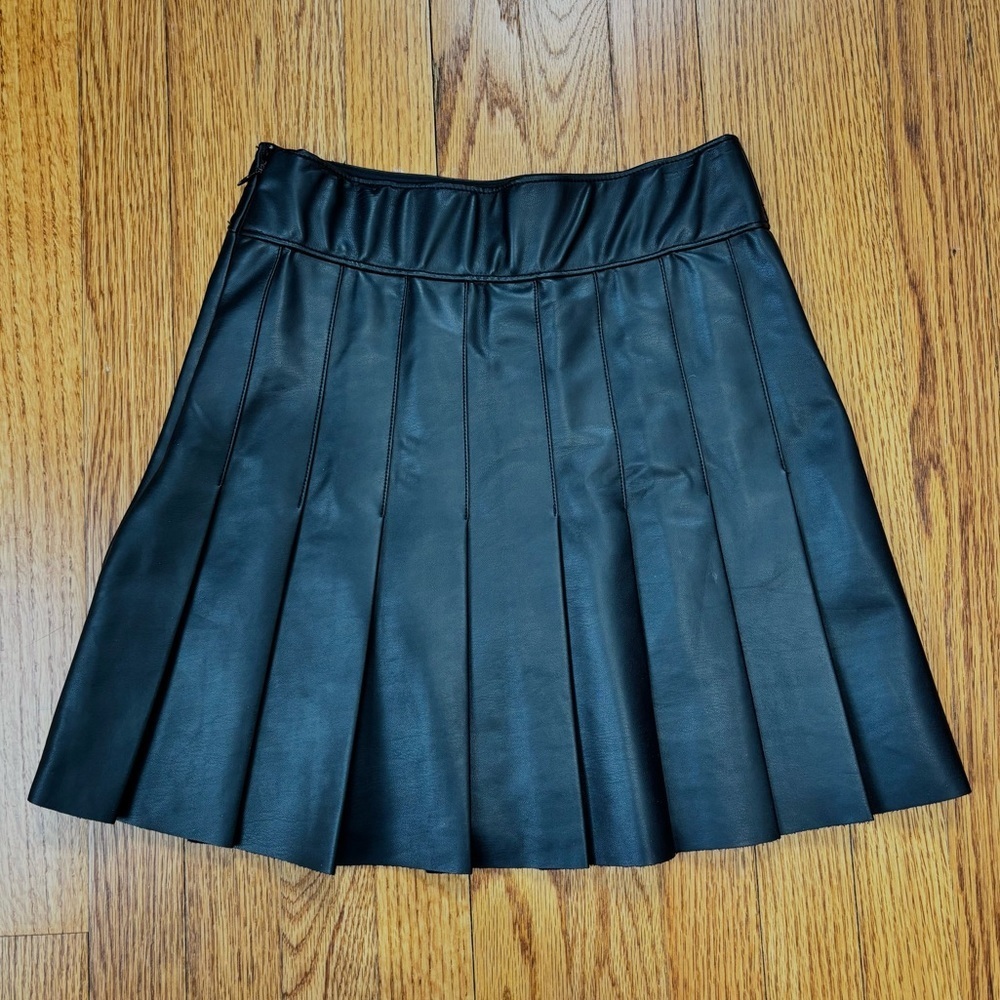Abercrombie & Fitch vegan leather black pleated preppy mini skirt women XS / W26 - Picture 15 of 16